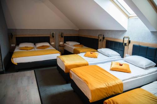 Кровать или кровати в номере Apartments in Bukowina