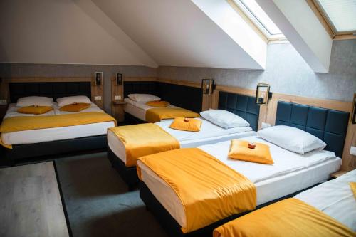 Кровать или кровати в номере Apartments in Bukowina