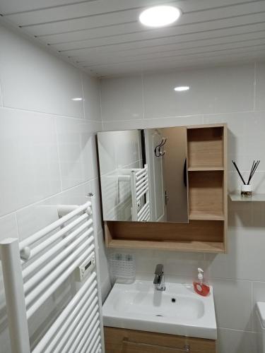 a bathroom with a sink and a mirror at CLUB NAUTIC 3 in Empuriabrava