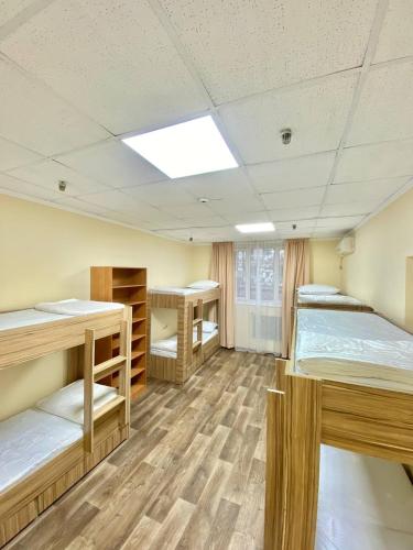 Ένα ή περισσότερα κρεβάτια σε δωμάτιο στο Alma-Ata Hostel