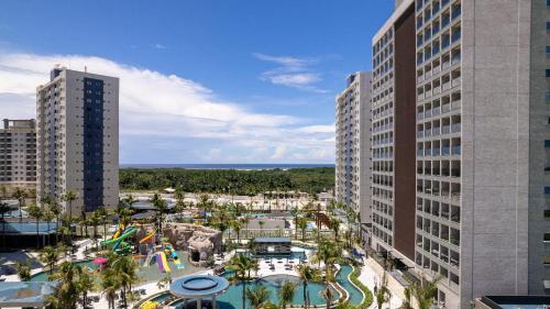 サリノポリスにあるSalinas Premium Resortのリゾートの空中を望む