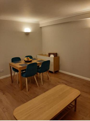a room with a table and chairs and a counter at Two bedroom modern flat near central London in London