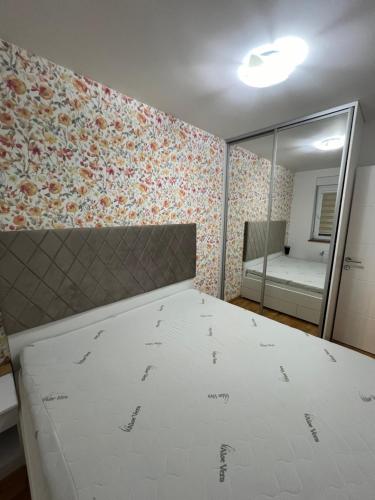 Postel nebo postele na pokoji v ubytování Apartman Mihajlo