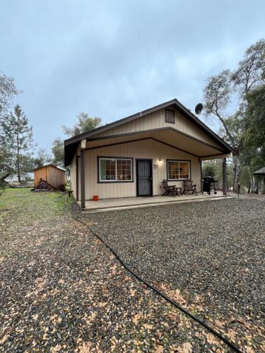 a house with a gravel driveway in front of it at Wonky Donkey Den 30 mi to Yosemite Arch Entrance in Mariposa