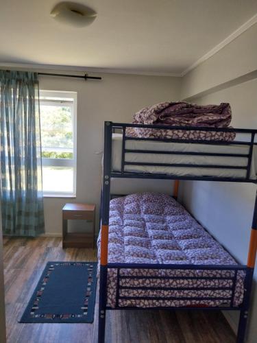 a bedroom with two bunk beds and a window at Departamento Playa Pto Montt in Puerto Montt