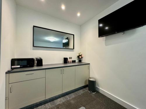 a room with a counter with a tv on the wall at Seafarers Stays in Southampton