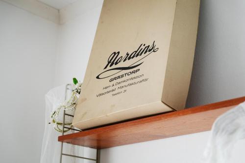 Snickaren Vandrarhem i Grästorp - Egen Lägenhet - Own apartmentsにあるベッド