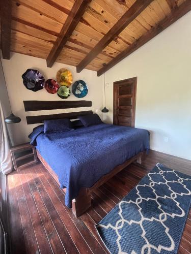 Ein Bett oder Betten in einem Zimmer der Unterkunft Cabañas VIP Mazamitla