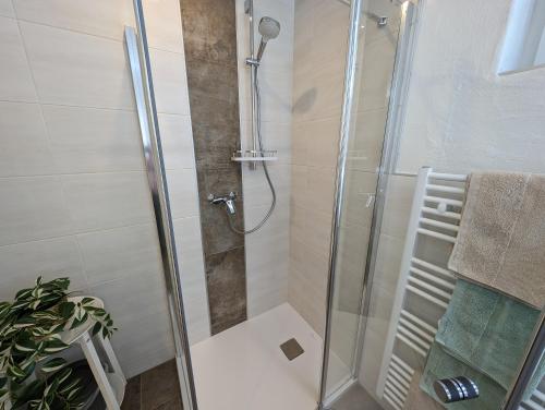 Un baño de Ferienwohnungen Garten Eden