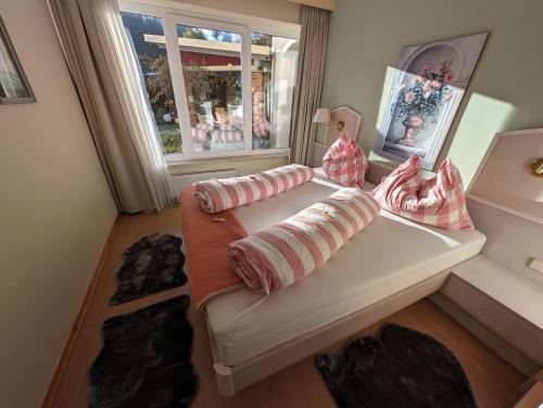 Una cama o camas en una habitación de Ferienwohnungen Garten Eden