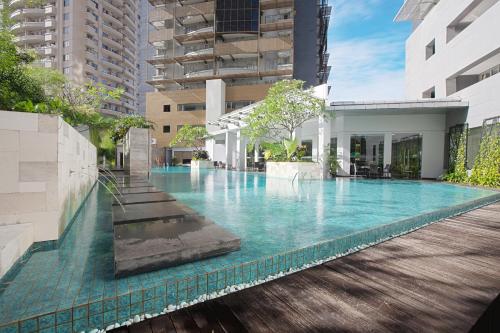 a swimming pool in the middle of a building at eL Hotel Jakarta in Jakarta