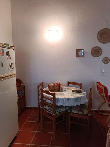 Ruang duduk di Casa D'Alice by Portus Alacer