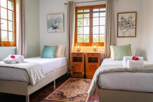 Кровать или кровати в номере The Chestnut Garden - Farm House
