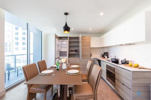 a kitchen and dining room with a table and chairs at Costa Hollywood Beach in Hollywood