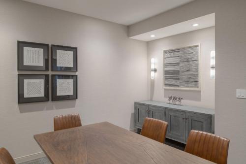 a dining room with a table and chairs at Fairfield by Marriott Inn & Suites Framingham in Framingham