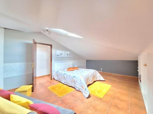 Кровать или кровати в номере Discovery Apartment
