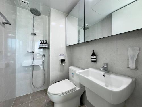 a bathroom with a toilet and a sink and a shower at Eunhasu D&M Residence Haetsal 4 in Daejeon