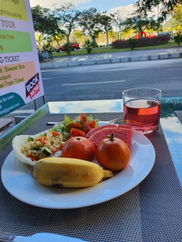 カットバ島にあるLang Chai Hotel Cat Baの一皿一皿