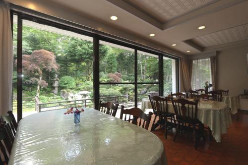 a child standing on a table in a dining room at Teiensaryo Yamanakako in Yamanakako