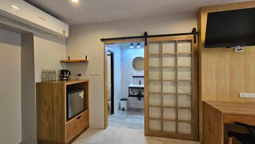 Kuchyň nebo kuchyňský kout v ubytování Sea Garden Resort Haad Chao Phao