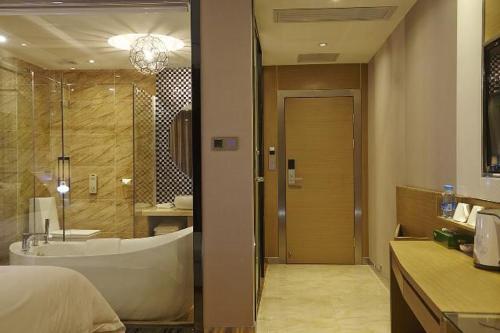 Vannas istaba naktsmītnē Lavande Hotel Sanya Sanya Bay Jixiang Street
