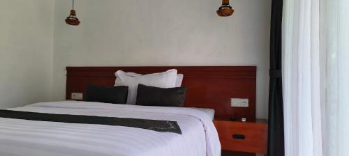 Een bed of bedden in een kamer bij Zifa Kuta Lombok