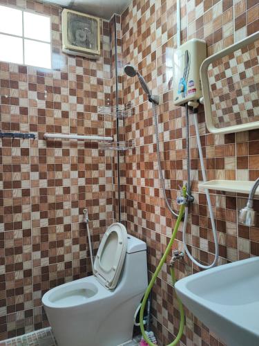 a bathroom with a shower with a toilet and a sink at Mansion 24 in Ban Na Song