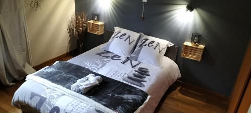 a bedroom with a bed with writing on it at Logement entier 2 chambres in Futeau