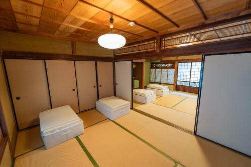 an empty room with three toilets in a room at Private Chill Base たまて 