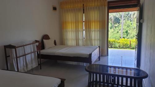 Llit o llits en una habitació de Sinharaja Hostel 114