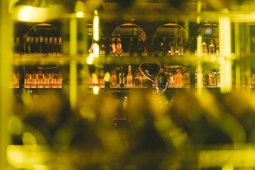 a bar with a lot of bottles of alcohol at Jingmao Alley Hotel - Beijing Wangfujing Dongsi Subway Station Branch in Beijing