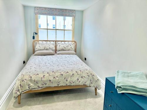 a small bedroom with a bed and a window at Stylish, Central, North Laine, Newly Decorated in Brighton & Hove
