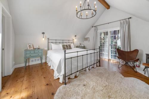 a bedroom with a bed and a desk and a chair at Yellowdog Inn in Arnold