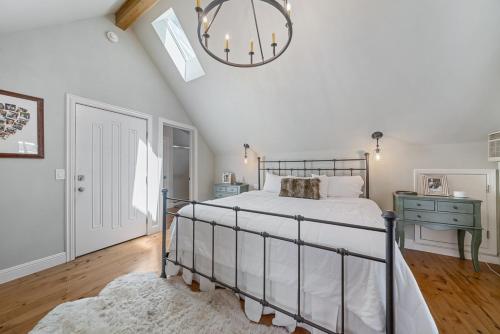 a bedroom with a bed and a chandelier at Yellowdog Inn in Arnold