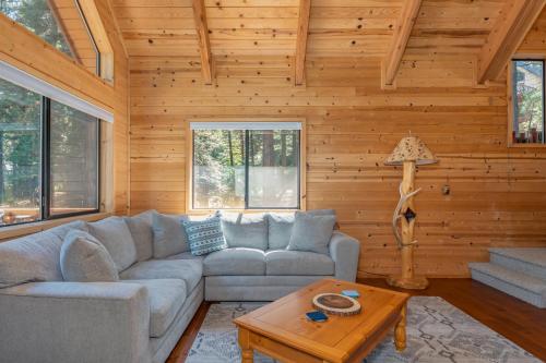 a living room with a couch and a table at Sequoia Ridge in Dorrington