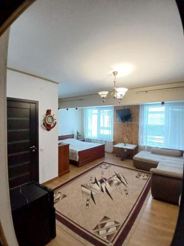 a large room with a bed and a living room at Parusa Maklaia in Baturyn