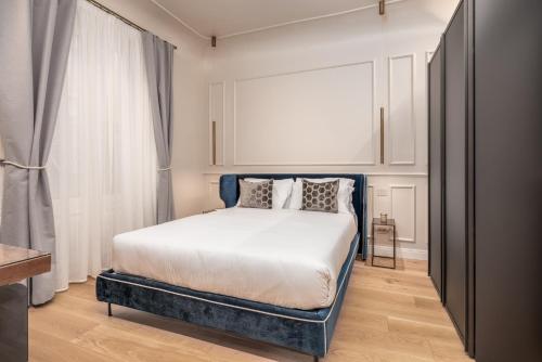 a bedroom with a bed and a window at Maison Ginori Guelfa in Florence