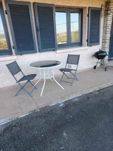 Imagen de la galería de Les Charmes-Balnéothérapie-Vidéoprojecteur-Netflix, en Baume-les-Dames