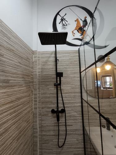 a shower in a bathroom with a glass shower stall at Rincones de Darío: Capítulo II in Puerto Lápice
