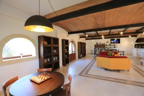a living room with a table and a dining room at La Valle delle Rose in Massafra