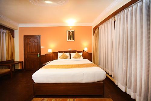 Una cama o camas en una habitación de Nirvana Boutique Hotel