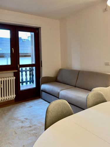 a living room with a couch and a table at Condominio Le Grange - Casa E in Sauze dʼOulx