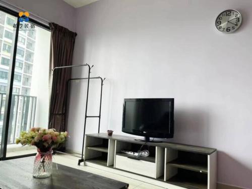 Een TV en/of entertainmentcenter bij I Soho at I City by Bai Yi 2R2B # 0621
