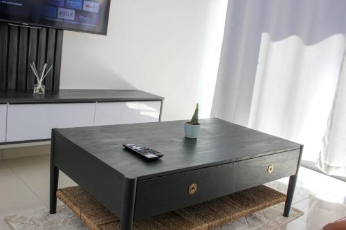 Μια τηλεόραση ή/και κέντρο ψυχαγωγίας στο Deluxe Residence - Windhoek