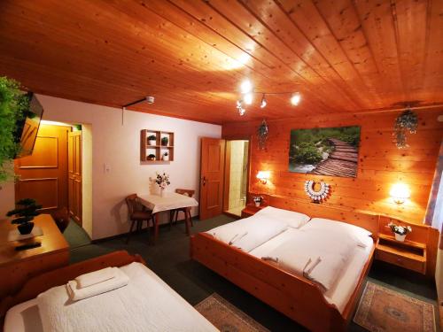 Postel nebo postele na pokoji v ubytování Gasthof Geronimo