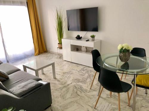 Residences Fleuries - behind Cannes Croisette Bvd