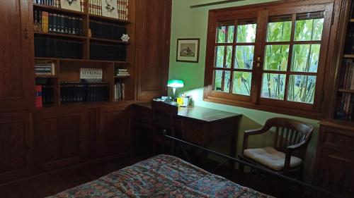Una cocina o cocineta en Nafpaktos cottage by the sea for travelers and dreamers!