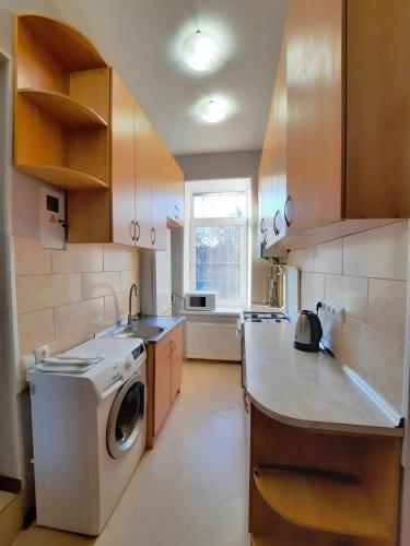 Dapur atau dapur kecil di Двокімнатна квартира в центрі біля готелю Палаццо Мережа Alex Apartments Безконтакнте заселення 24-7