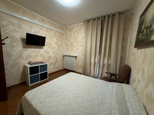 a bedroom with a bed and a television in it at Stanza Privata in Monselice