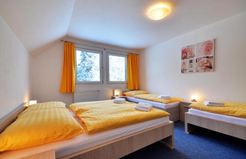 Säng eller sängar i ett rum på Penzion Neubauer